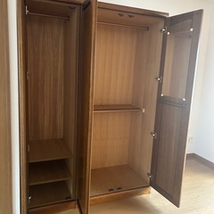 【急募】光沢のある立派なタンスの画像