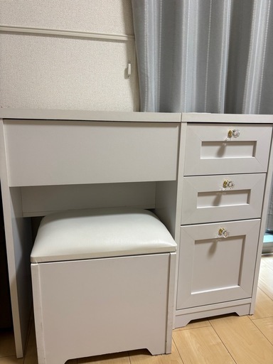 コンセント付きドレッサー