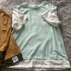 薄めのロンTと半袖の画像