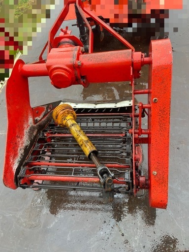 ニプロ 掘取機 D-551 （H） 芋 甘藷 野菜 根菜 収穫 トラクター用 作業幅約550mm 掘り取り ジョイント付 中古 配送可