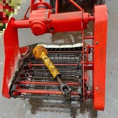 ニプロ 掘取機 D-551 （H） 芋 甘藷 野菜 根菜 収穫 トラクター用 作業幅約550mm 掘り取り ジョイント付 中古 配送可の画像