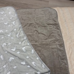ベビー布団　敷きパッド6枚　冬用3枚夏用3枚　防水シート1枚　西松屋　アカチャンホンポの画像