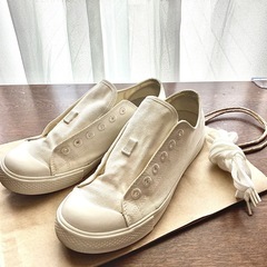 【西原町】現行品　無印良品　撥水　足が疲れにくい　キャンバススニーカー　ホワイト　24.5cmの画像