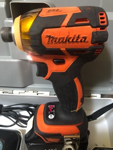 ④マキタ18vインパクトドライバTD148D中古美品オリジナルハウジング