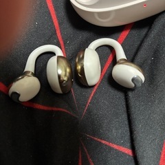 REMAXイヤーカフ型イヤホンの画像