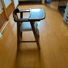 乳幼児用ハイチェア　木製の画像