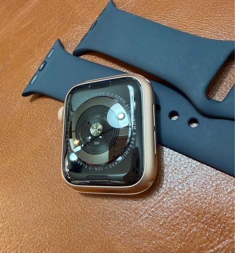 Apple Watch Series 4 (40mm) GPSモデル シルバー【少し傷あり・動作確認済】