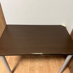 ニトリのデスク　ダークブラウン　足はシルバー系　パソコンデスクで使用してましたの画像