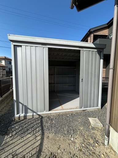 【決まりました】
イナバ物置(鍵なし、窓あり)