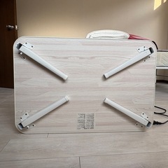 折りたたみテーブルの画像