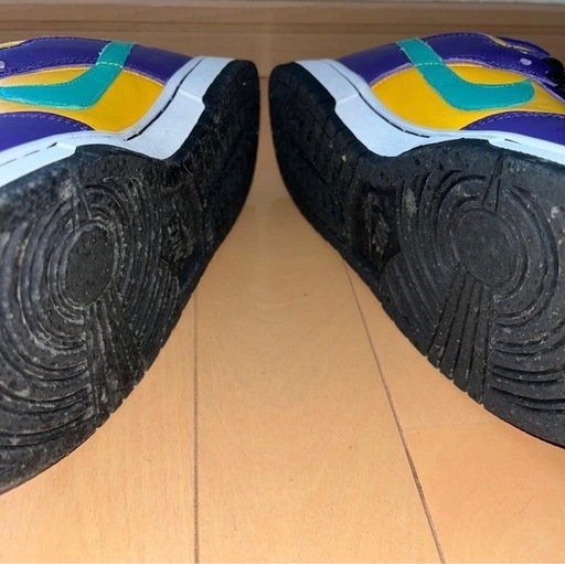 ナイキ ウィメンズ ダンク ロー"リサ レスリー" 25.5cm