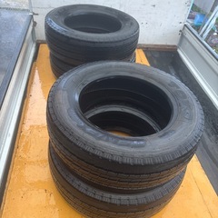 トラックタイヤセット215/55r15.5の画像