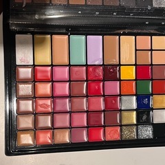 アイシャドウ＆リップパレットの画像