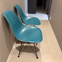 チェア二脚セット（幅約46cm奥行約54cm座面高さ約44cm高さ約81cm）の画像