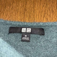 ユニクロメンズセーター　グリーングレイ系Mサイズの画像