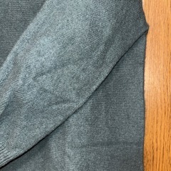 ユニクロメンズセーター　グリーングレイ系Mサイズの画像