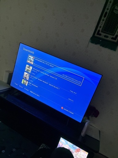 【早い者勝ち】PS4 Slim 500GB 白 コントローラー2個 ソフト5本セット すぐ遊べます