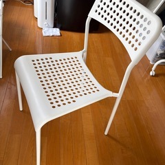 IKEA　机と椅子の画像