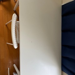IKEA　机と椅子の画像