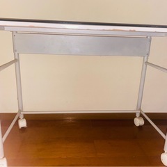 テーブル、イスの画像