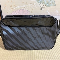 【アディダス 】ボストンバッグ とエナメルバッグの画像