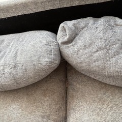 グレーのソファーの画像