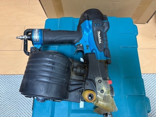 マキタ高圧釘打ち機