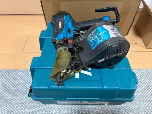 マキタ高圧釘打ち機