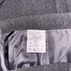裾フリルグレイ系スカート サイズウエスト67ヒップ93の画像
