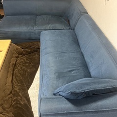 足も伸ばせてお昼寝できるソファーの画像