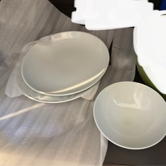 【取引中　
無料・キッチン用品セット】米びつ・ザルボウル・MUJI食器3点・22cm深型鍋の画像