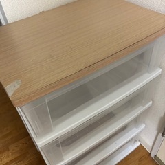 【0円・3/22午前中限定】4段プラスチックチェスト（天板木製）差し上げますの画像