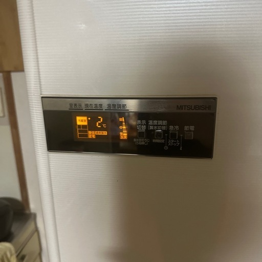 家で冷蔵庫を売っています。引き取りに来られる方を優先します。