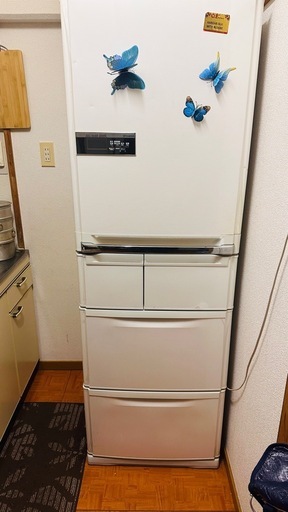 自宅まで引き取りに来てください。問題なく使えます。引っ越しのため販売しています。