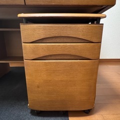無料　学習机とキャビネット
の画像