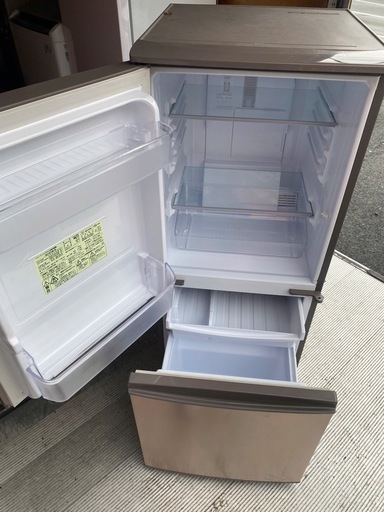 NO B938?福岡市内配送設置無料✨?SJ-D14E-N 冷蔵庫 ブロンズ系 [137L /2ドア /右開き/左開き付け替えタイプ]