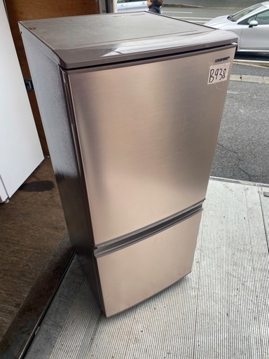 NO B938?福岡市内配送設置無料✨?SJ-D14E-N 冷蔵庫 ブロンズ系 [137L /2ドア /右開き/左開き付け替えタイプ]