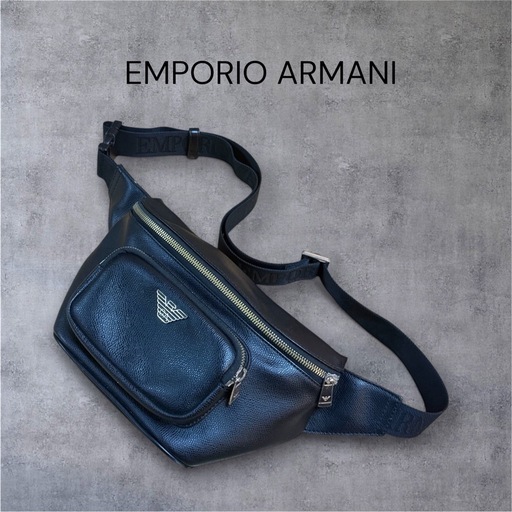 【美品】EMPORIO ARMANI レザー ボディバック イーグルロゴ 黒