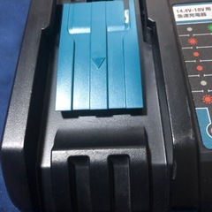 マキタ新品充電器、DC18RF、1台の画像