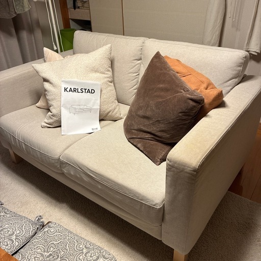 IKEA ソファ　KARLSTADとクッション4個