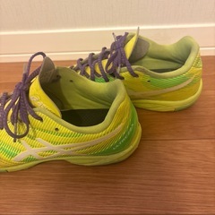 アシックス　サッカーシューズ　22.5cmの画像