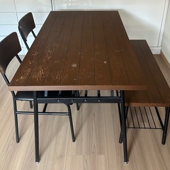 ダイニングテーブルの画像