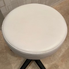 キャスター付きスツール（高さ調節付き）の画像