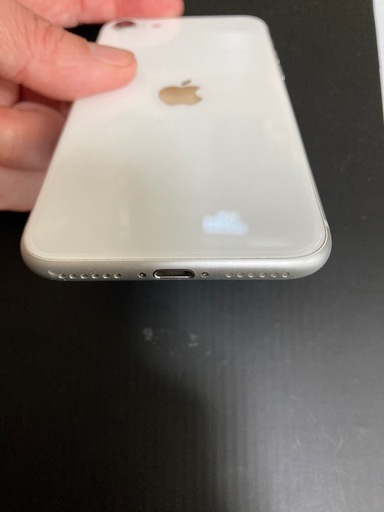 再値引き　iPhone SE2   SIMロック解除済　　カメラ異常あり