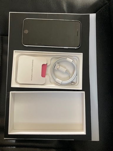 再値引き　iPhone SE2   SIMロック解除済　　カメラ異常あり