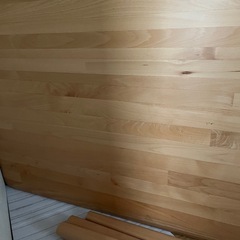 ダイニングテーブルと椅子3脚
の画像