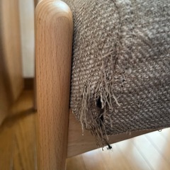 ダイニングテーブルと椅子3脚
の画像