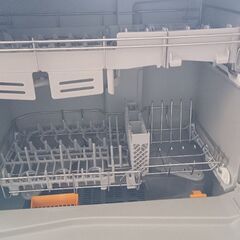 食洗機、ダイニングテーブル、たんす、鉄棒の画像