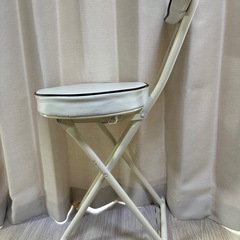 折り畳みイスの画像