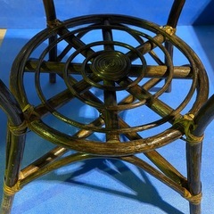 籐　ラタン　円形サイドテーブルの画像